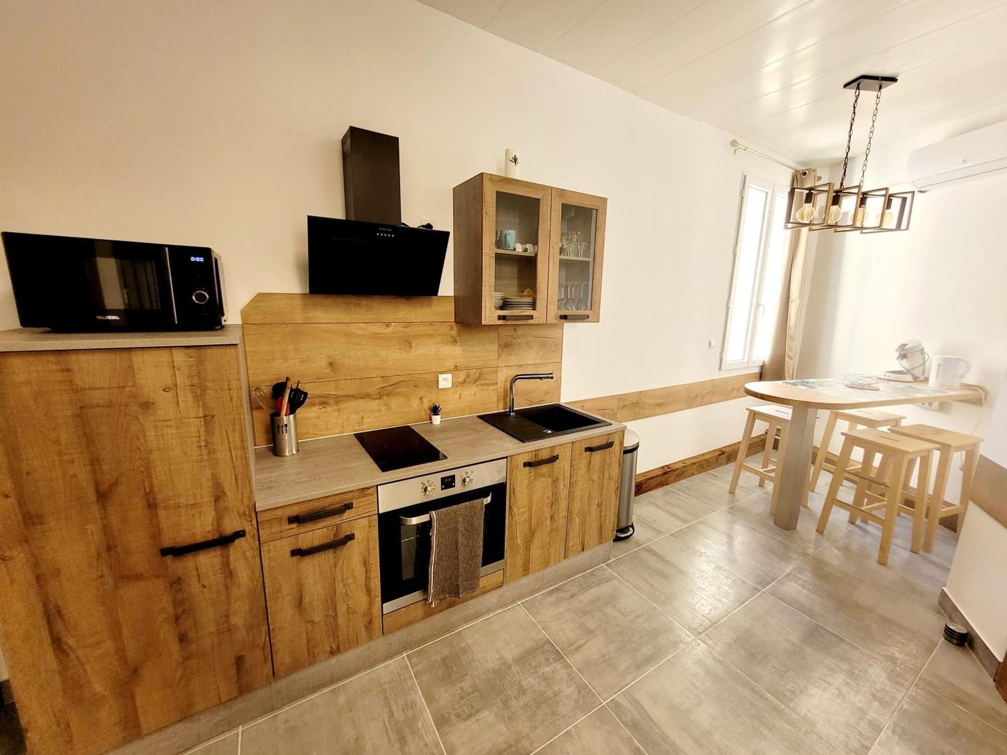 23 Centre Historique - Gare - Place De La Comedie Apartment *